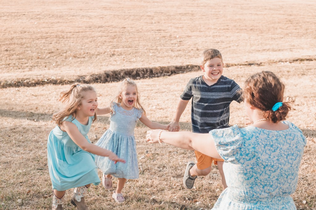 Touching Lifestyle Family Photography in Ellsworth,&nbsp;Kansas