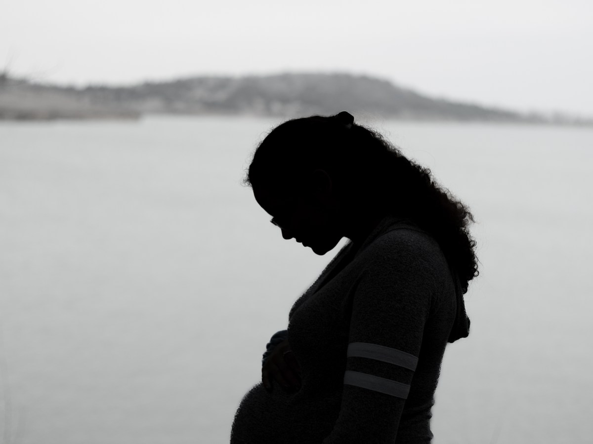 Touching Maternity Photography at Wilson&nbsp;Lake